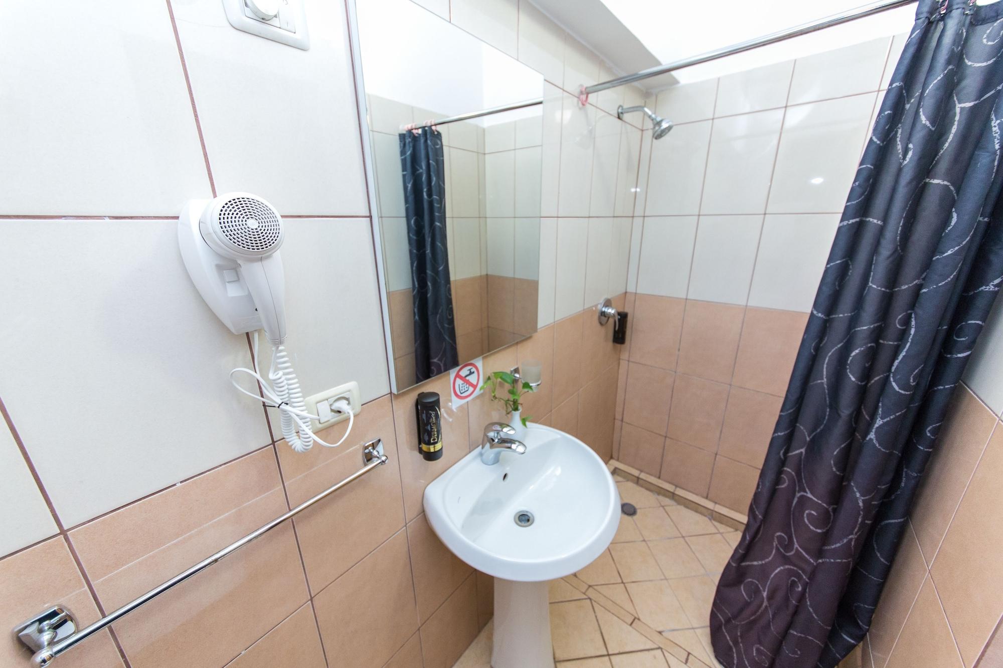 טיראנה Hotel Baron מראה חיצוני תמונה